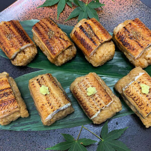 京都鰻割烹 まえはら うなぎおこわ 盛り付け例